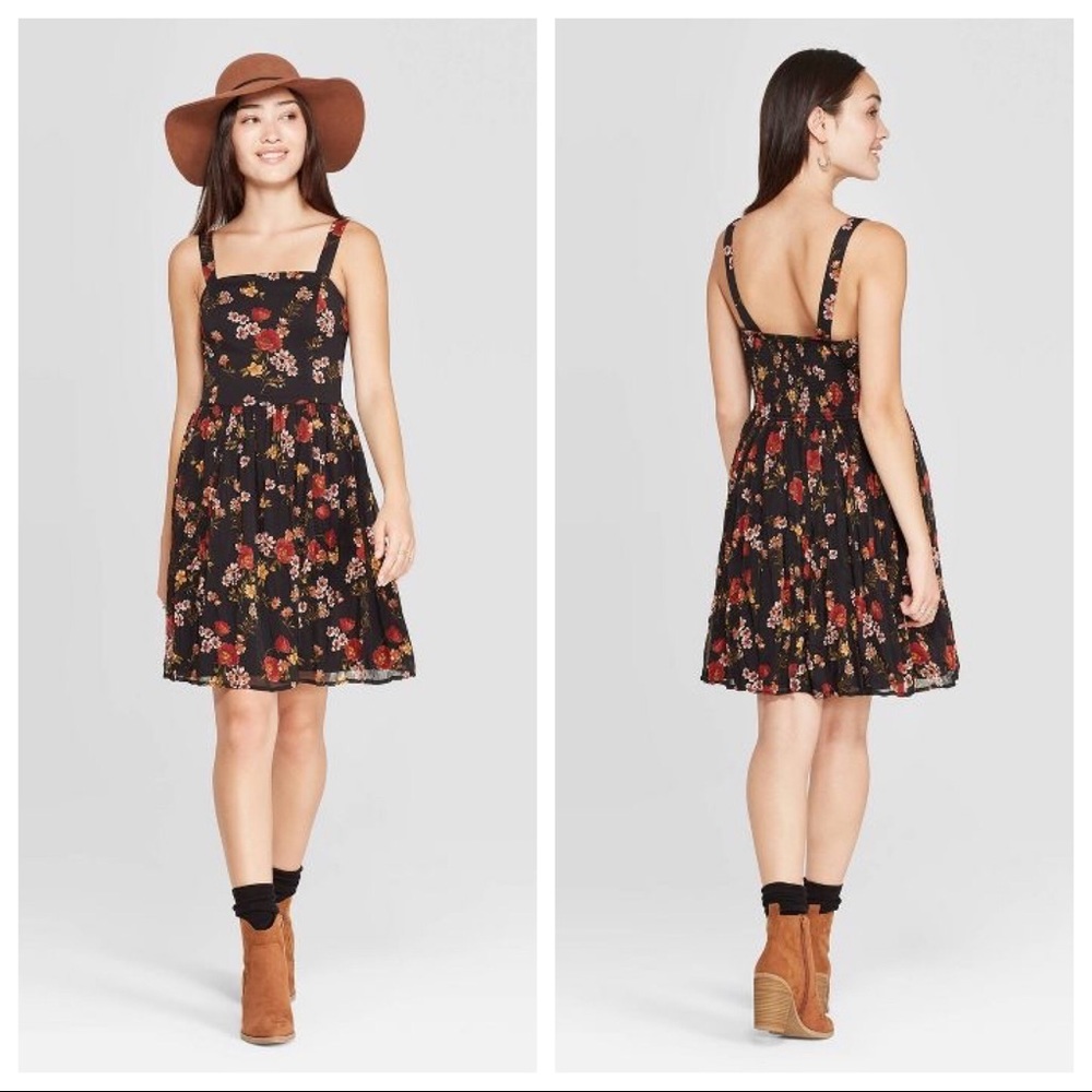 NWT Floral Print Sleeveless Dress Black